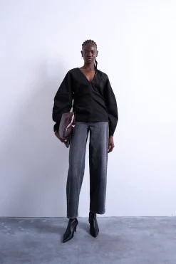 Jeans wide fit de tiro bajo con cinturón trasero