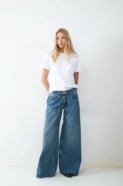 Jeans wide leg detalle cord&oacute;n