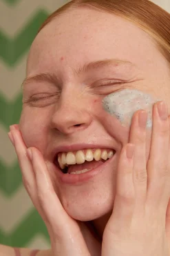 Mascarilla Exfoliante Facial 3 en 1 &Aacute;rbol de T&eacute; 125ml