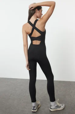 Mono deportivo largo con espalda