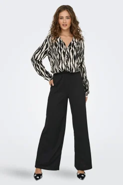 Pantal&oacute;n ancho textura