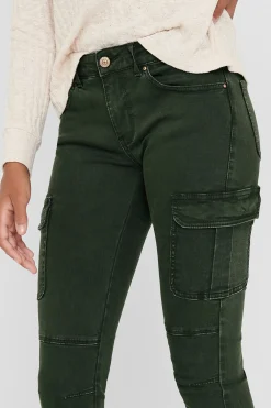 Pantal&oacute;n cargo slim fit