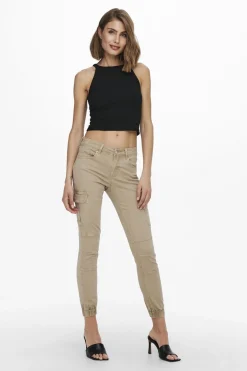 Pantal&oacute;n cargo slim fit