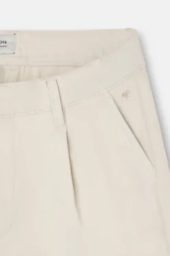 Pantal&oacute;n chino casual pinzas