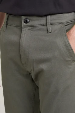 Pantal&oacute;n chino, corte pitillo