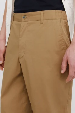 Pantal&oacute;n chino ligero relaxed fit