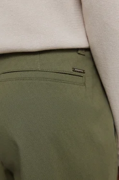 Pantal&oacute;n chino microestampado slim fit