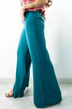 Pantal&oacute;n con aberturas