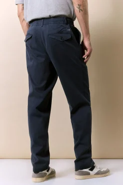 Pantal&oacute;n con pinzas y cordones