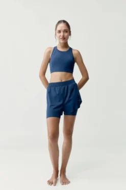 Pantal&oacute;n corto deportivo Bikila Azul marino