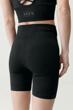 Pantal&oacute;n corto deportivo India Negro