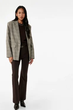 Pantal&oacute;n de tela con cintur&oacute;n