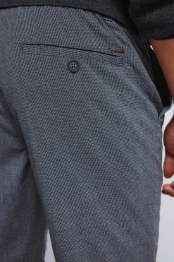 Pantal&oacute;n estructura vigor&eacute; slim fit