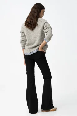 Pantal&oacute;n flare