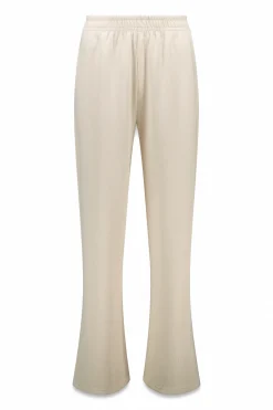 Pantal&oacute;n recto ancho canal&eacute; beige