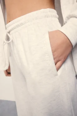 Pantal&oacute;n recto ancho tacto suave gris