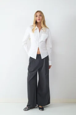 Pantal&oacute;n traje pliegues