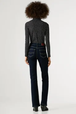 Pantal&oacute;n vaquero acampanado tiro alto