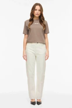 Pantal&oacute;n vaquero recto con cintura alta