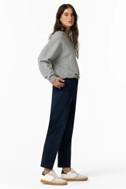 Pantalones a medida con cintur&oacute;n