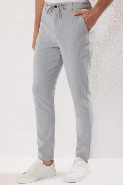 Pantalones chinos ajustados