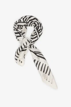 Pa&ntilde;uelo satinado geom&eacute;trico