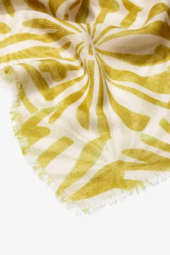 Pa&ntilde;uelo semitransparente con estampado floral