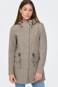 Parka con capucha