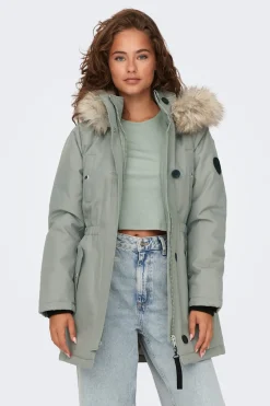 Parka con capucha con pelo