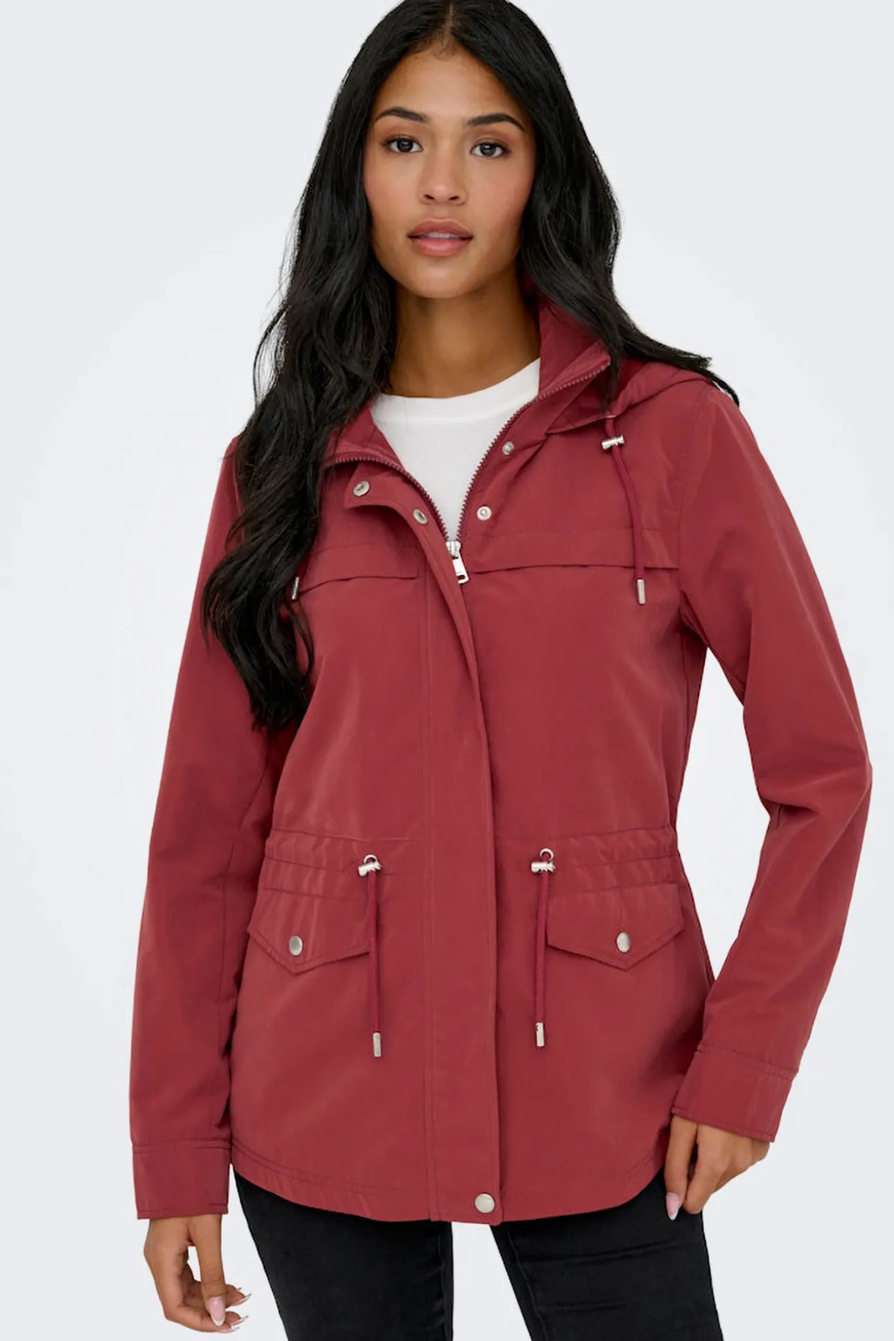 Parka corta con capucha