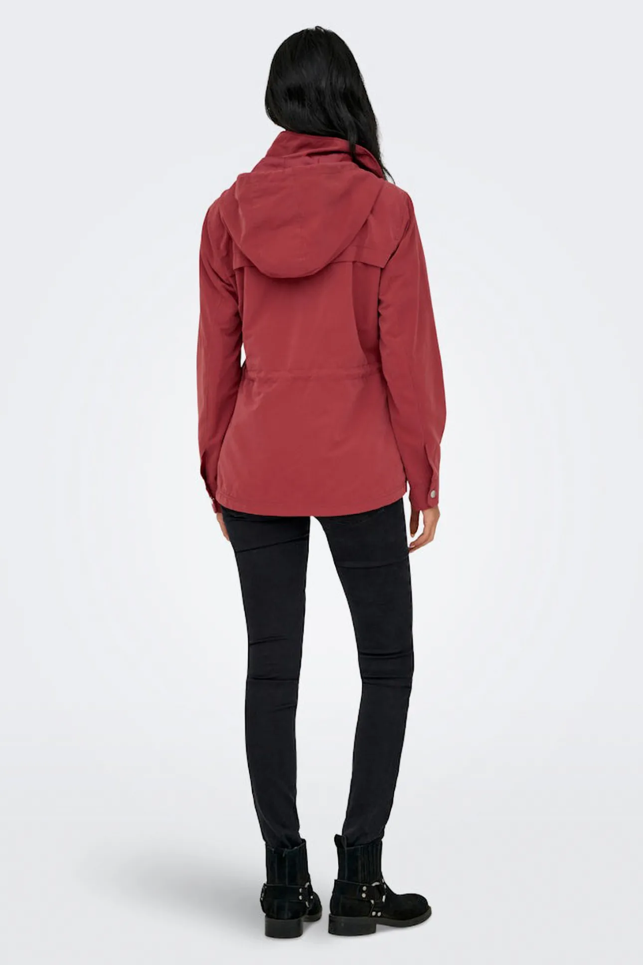 Parka corta con capucha