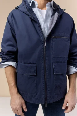 Parka corta con capucha