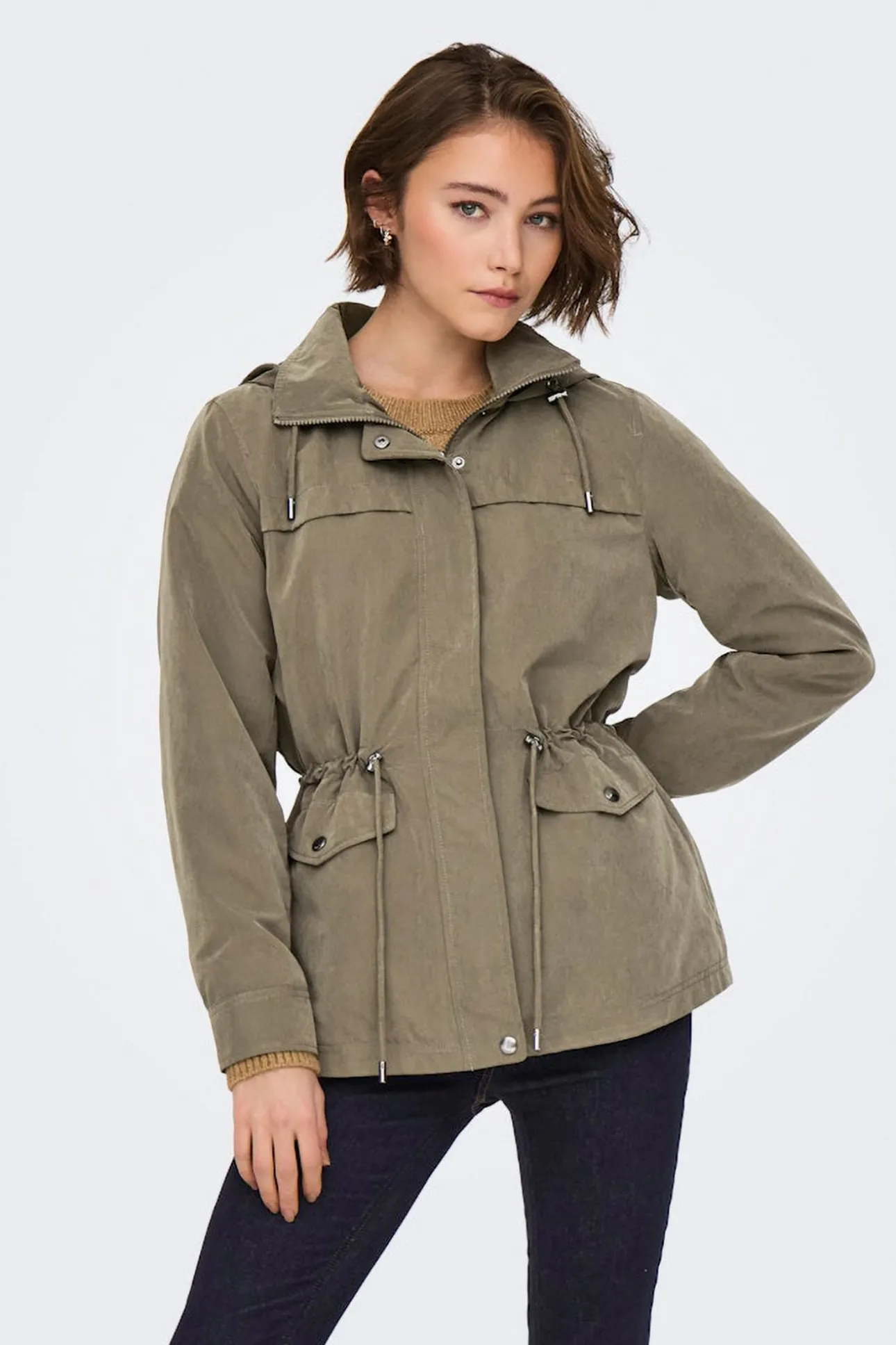 Parka corta con capucha