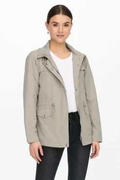 Parka corta con capucha