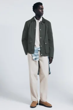 Parka corta cuello pana