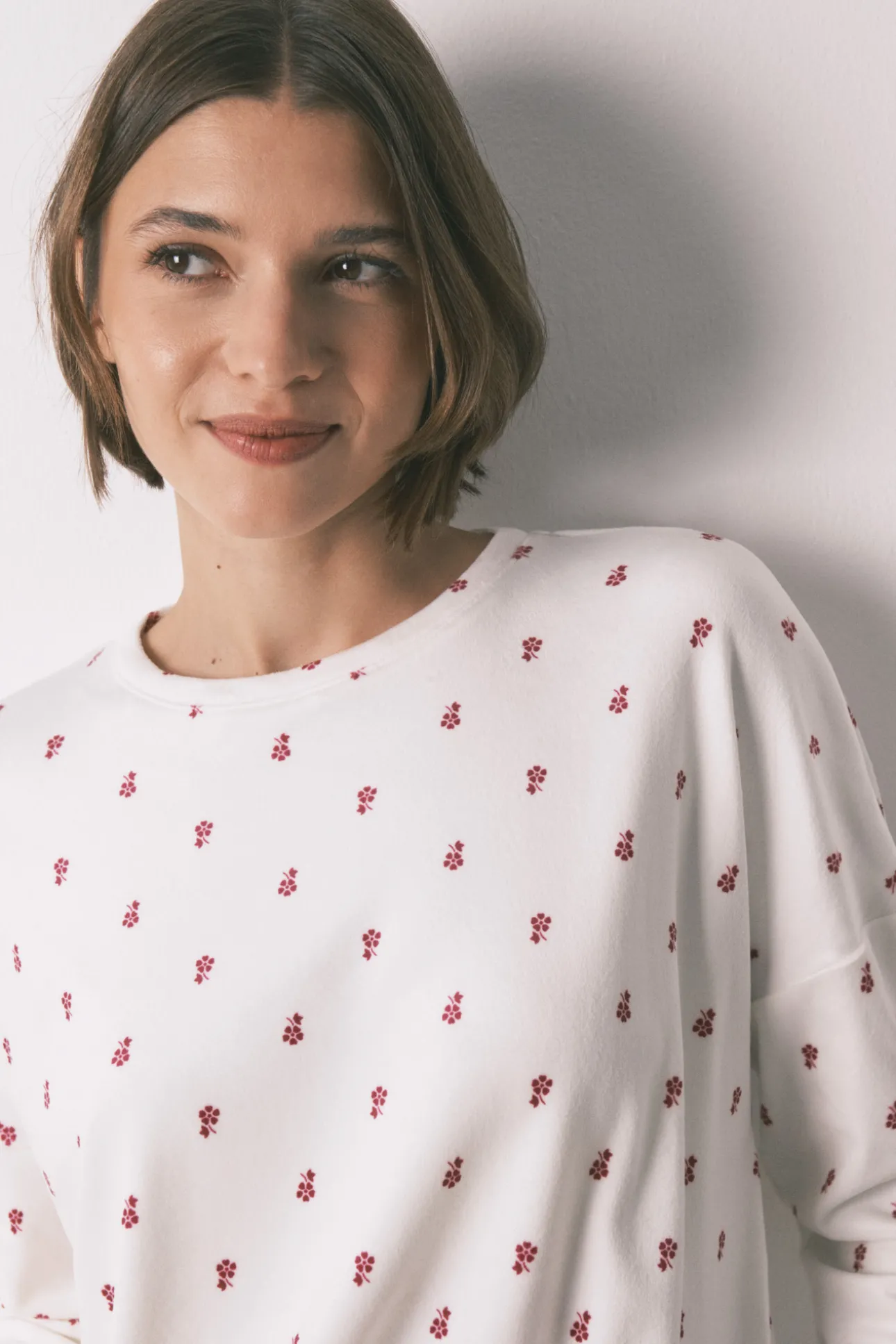 Pijama largo terciopelo blanco flores