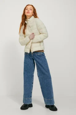 Plumífero corto acolchado