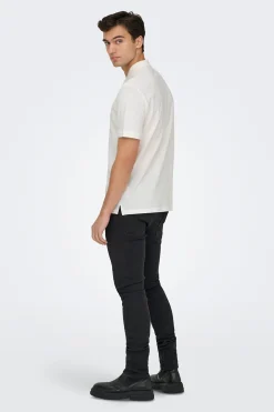 Polo con detalle frontal