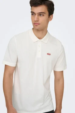 Polo con detalle frontal