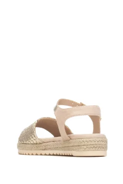 Sandalia casual con hebilla