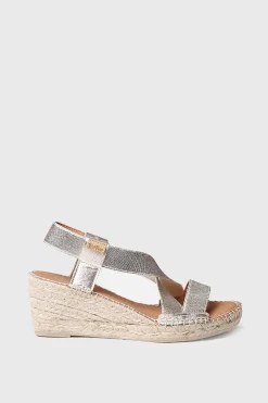 Sandalia de cu&ntilde;a metalizada con tiraselasticas