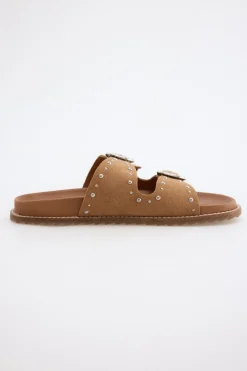 Sandalia piel tachuelas