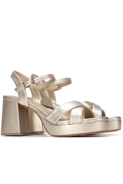 Sandalia tac&oacute;n ancho y plataforma