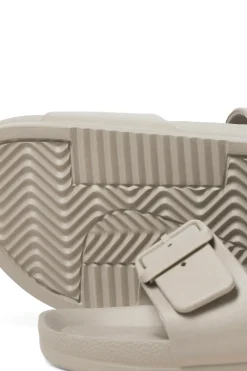 Sandalias con hebillas