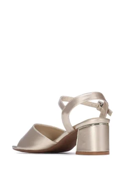 Sandalias metalizadas tac&oacute;n