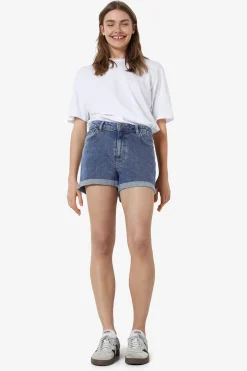 Short vaquero básico con dobladillo de cinco bolsillos.