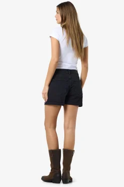 Short vaquero b&aacute;sico con dobladillo de cinco bolsillos.