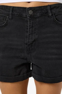 Short vaquero b&aacute;sico con dobladillo de cinco bolsillos.