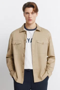 Sobrecamisa ligera bolsillos overshirt fit