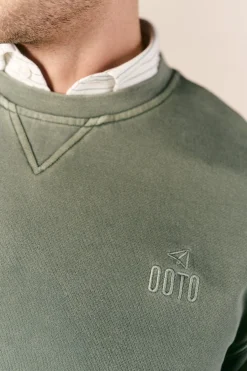 Sudadera b&aacute;sica lavada cuello redondo